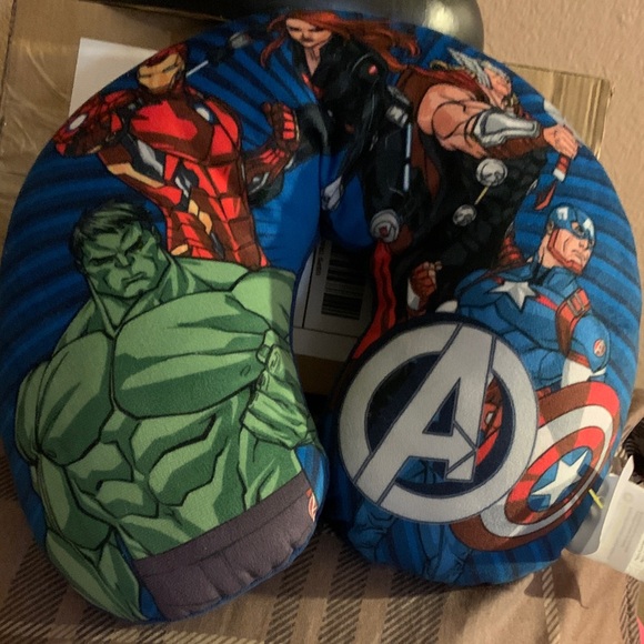 Big Kids Superhero Bucket Hat & Neck Pillow Set - Marvel - Picture 3 of 6